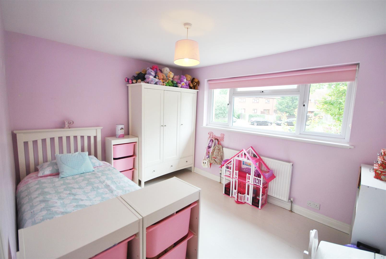 3 Bedrooms, House - End Terrace